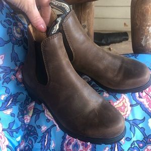 Blundstone 7.5 Chelsea boots